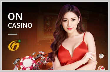 Dealer người thật đang chia bài tại bàn Baccarat trong Live Casino LG777